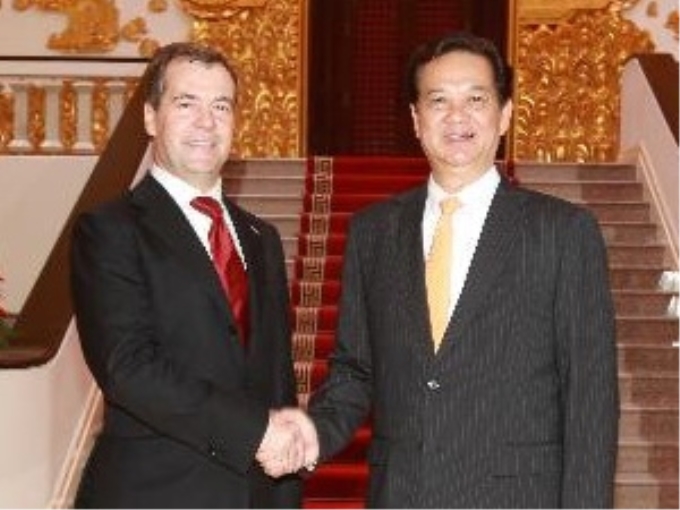 Thủ tướng Nguyễn Tấn Dũng đón Thủ tướng Nga, Dmitry Anatolyevich Medvedev tại Hà Nội, tháng 11/2012. (Ảnh: Đức Tám/TTXVN)